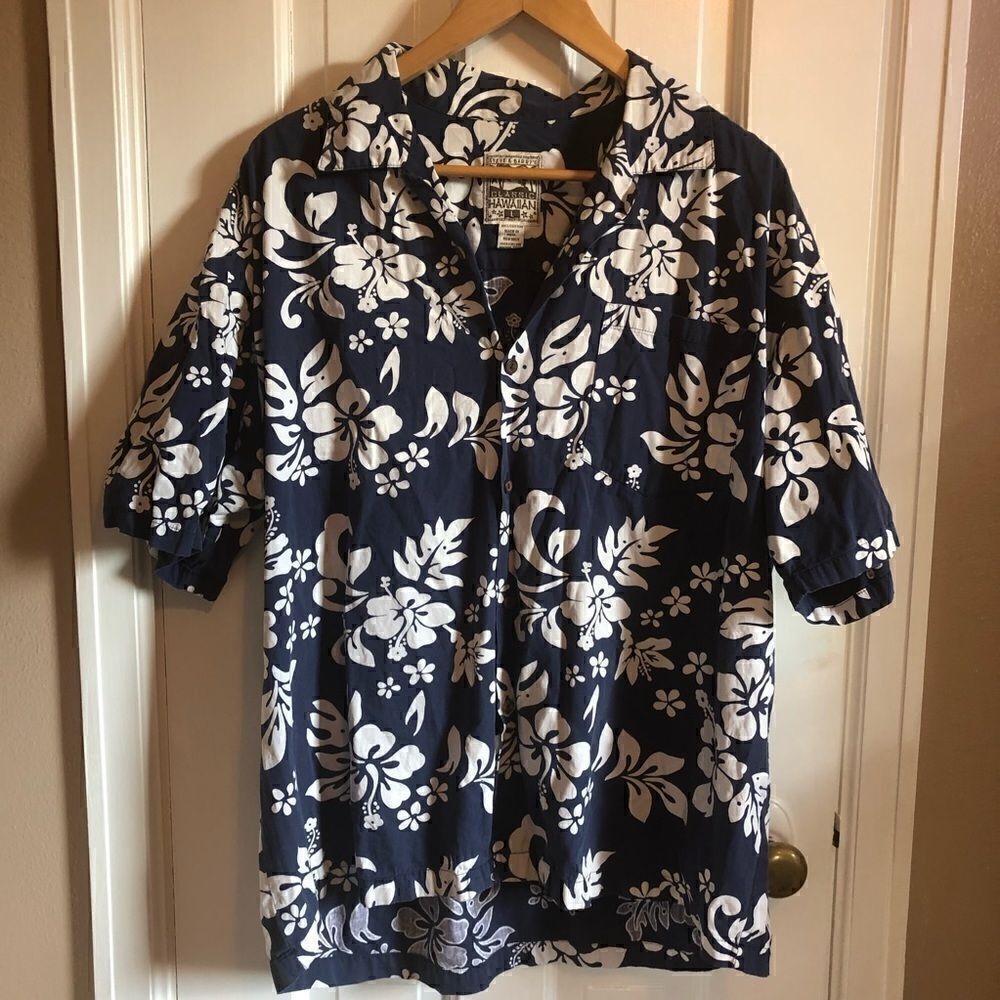 Hawaiian shirt 🌺  